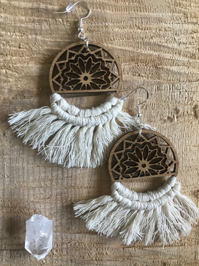 Kira wooden macrame earrings