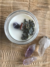 Load image into Gallery viewer, Protection soy candle with amethyst crystal
